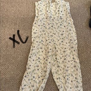 Old navy floral romper worn once size XL